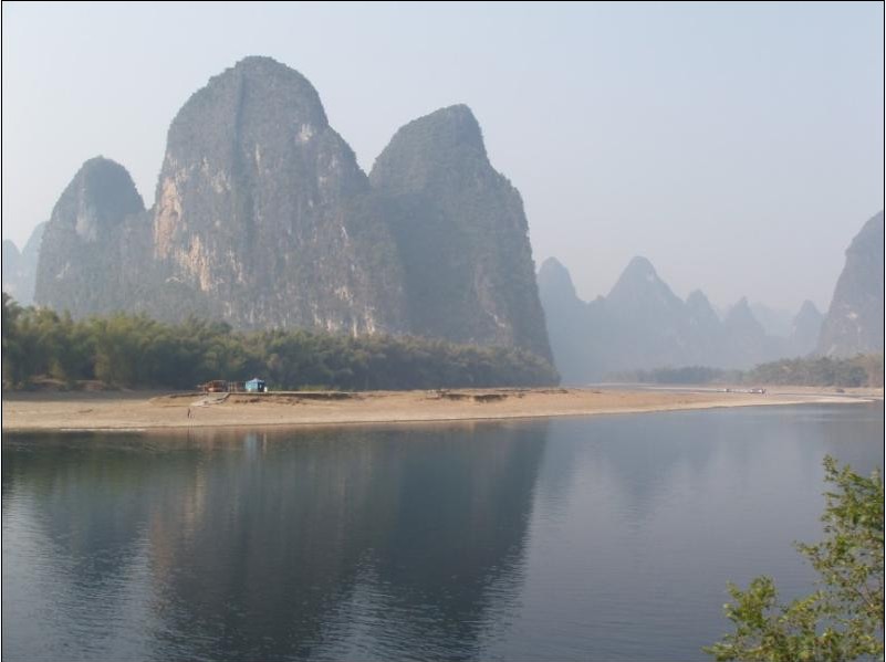 看清楚哦　　这个是人民币２０块钱背面的图案　这里是实景　位于阳朔兴坪　
